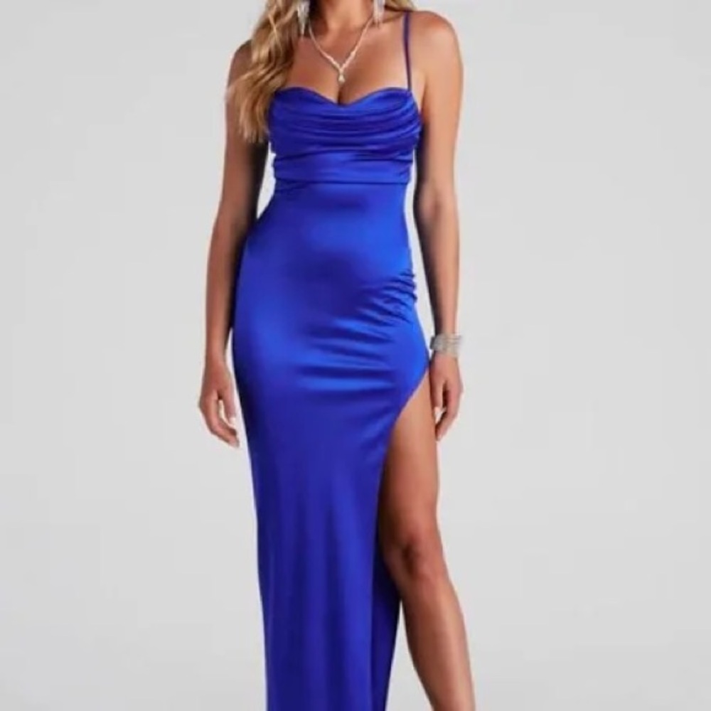 Elegant Blue Evening Gown